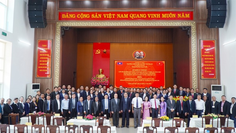 Huế bồi dưỡng kỹ năng lãnh đạo, quản lý cho 60 học viên của 4 tỉnh Nam Trung Lào Huế bồi dưỡng kỹ năng lãnh đạo, quản lý cho 60 học viên của 4 tỉnh Nam Trung Lào
