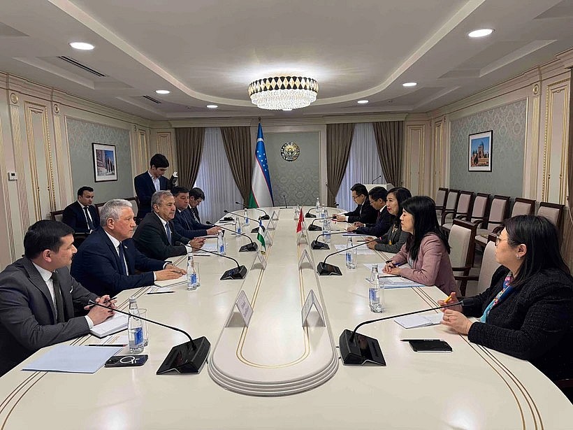 At the meeting between Vietnamese Deputy Minister of Foreign Affairs Le Thi Thu Hang and First Deputy Chairman of the Uzbek Senate S. Safoev. (Photo: Vietnam Ministry of Foreign Affairs) At the meeting between Vietnamese Deputy Minister of Foreign Affairs Le Thi Thu Hang and First Deputy Chairman of the Uzbek Senate S. Safoev. (Photo: Vietnam Ministry of Foreign Affairs)