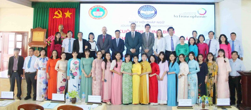 Pháp trao biển hiệu kiểm định chất lượng giáo dục cho trường tiểu học tại Cần Thơ Pháp trao biển hiệu kiểm định chất lượng giáo dục cho trường tiểu học tại Cần Thơ