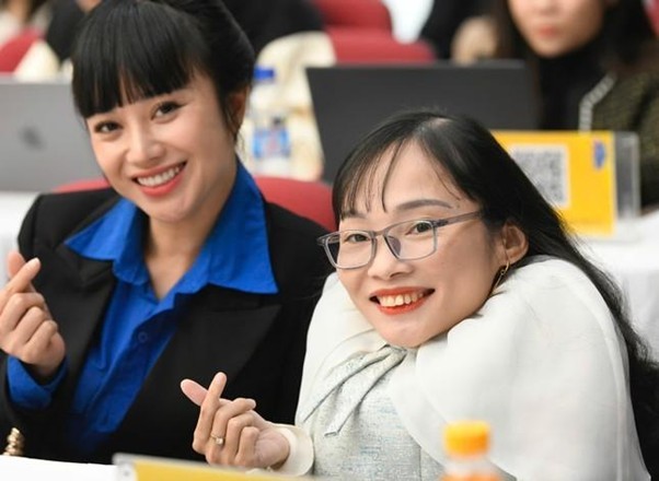 Chị Nguyễn Thị Ngọc Tâm - Gương mặt trẻ Việt Nam triển vọng năm 2022 (bên phải) Chị Nguyễn Thị Ngọc Tâm - Gương mặt trẻ Việt Nam triển vọng năm 2022 (bên phải)