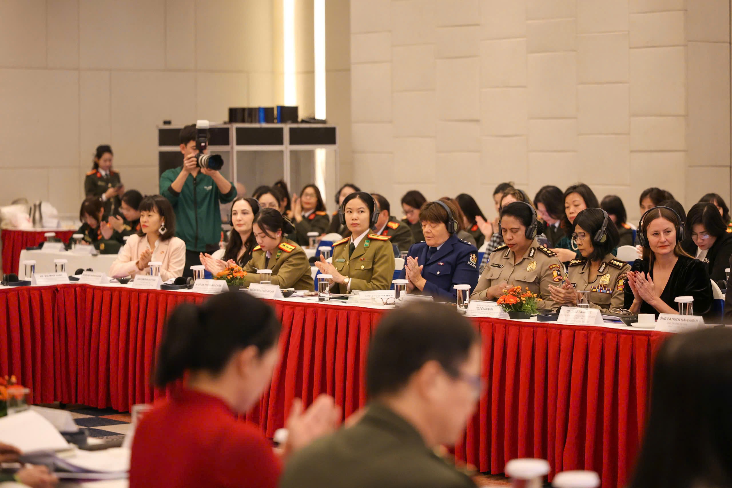 Nâng cao năng lực và tăng cường sự tham gia của phụ nữ trong thực thi pháp luật Nâng cao năng lực và tăng cường sự tham gia của của nữ công an trong thực thi pháp luật