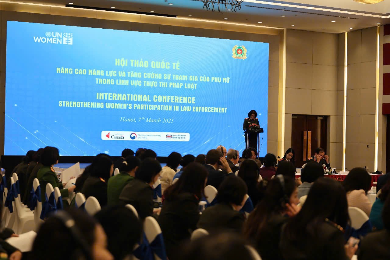 Nâng cao năng lực và tăng cường sự tham gia của phụ nữ trong thực thi pháp luật Nâng cao năng lực và tăng cường sự tham gia của của nữ công an trong thực thi pháp luật
