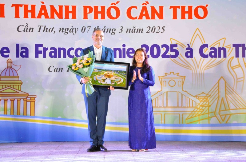 Phát huy vai trò của Cộng đồng Pháp ngữ, thúc đẩy hợp tác, phát triển Phát huy vai trò của Cộng đồng Pháp ngữ, thúc đẩy hợp tác, phát triển
