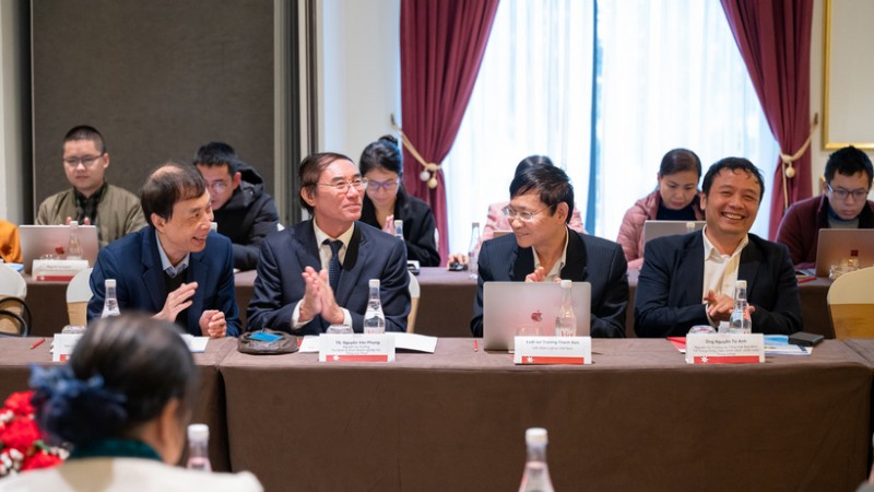 Tham dự hội thảo có các chuyên gia kinh tế, luật sư, lãnh đạo các hiệp hội, doanh nghiệp trong và ngoài nước. Tham dự hội thảo có các chuyên gia kinh tế, luật sư, lãnh đạo các hiệp hội, doanh nghiệp trong và ngoài nước.