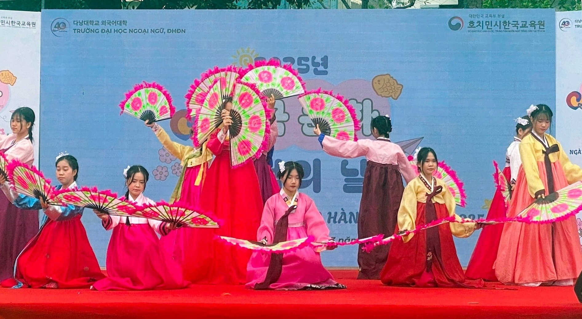 Gần 600 học sinh, sinh viên Đà Nẵng trải nghiệm văn hóa Hàn Quốc Học sinh, sinh viên Đà Nẵng trải nghiệm văn hóa Hàn Quốc
