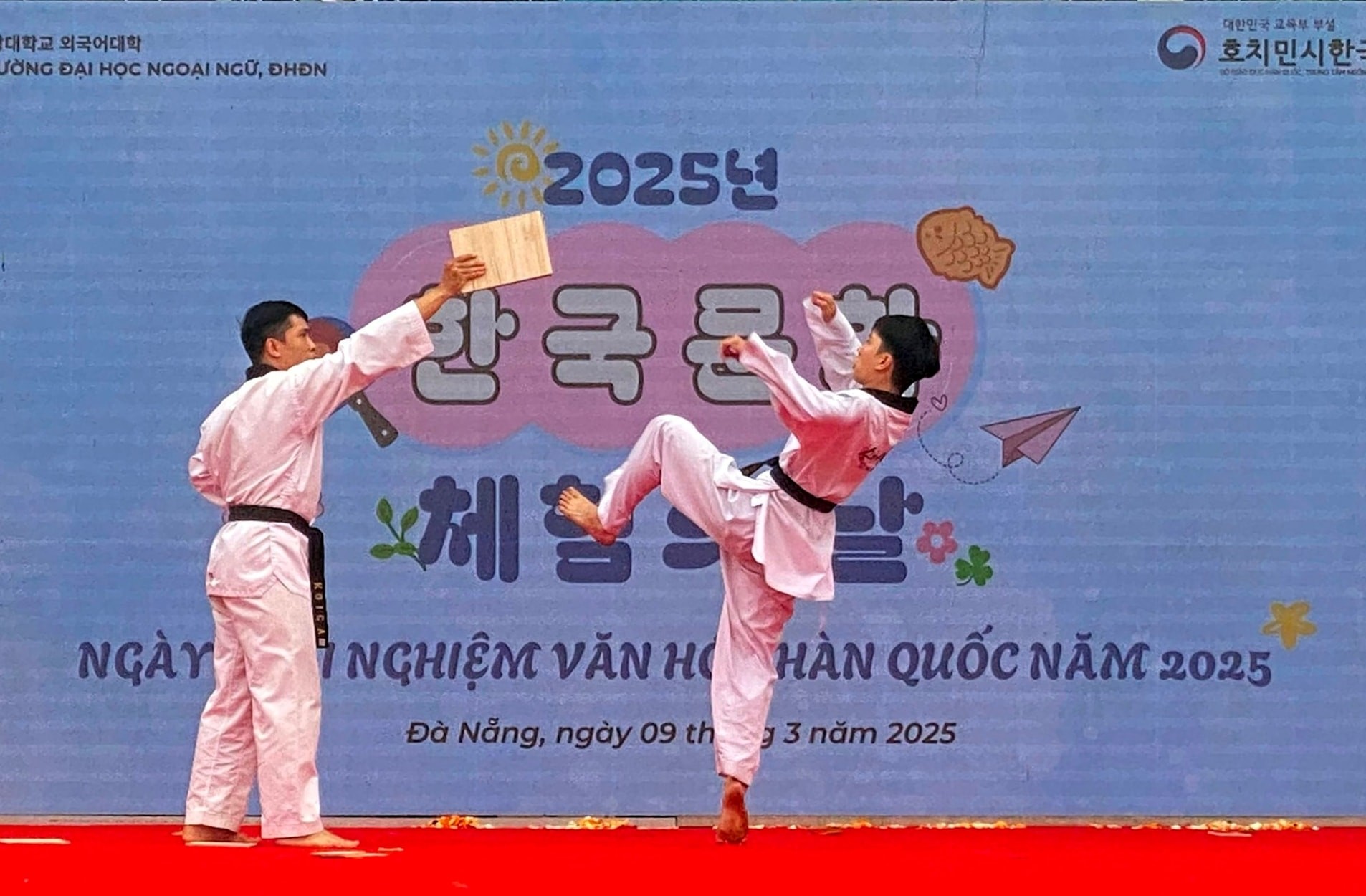 Gần 600 học sinh, sinh viên Đà Nẵng trải nghiệm văn hóa Hàn Quốc Học sinh, sinh viên Đà Nẵng trải nghiệm văn hóa Hàn Quốc