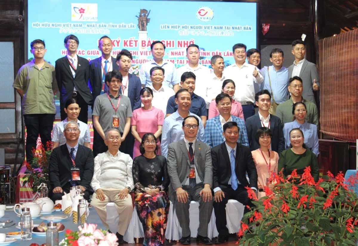 Hội Hữu nghị Việt Nam - Nhật Bản tỉnh Đắk Lắk và Liên hiệp hội người Việt Nam tại Nhật Bản ký kết Bản ghi nhớ hợp tác Hội Hữu nghị Việt Nam - Nhật Bản tỉnh Đắk Lắk và Liên hiệp hội người Việt Nam tại Nhật Bản ký kết Bản ghi nhớ hợp tác