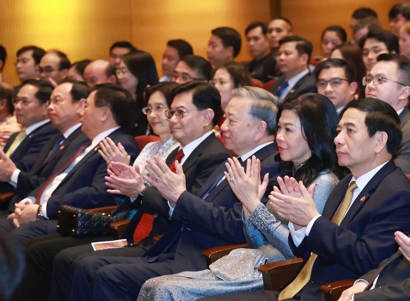 Tổng Bí thư Tô Lâm và Phu nhân dự hòa nhạc tại Đại học Quốc gia Singapore Tổng Bí thư Tô Lâm và Phu nhân dự hòa nhạc tại Đại học Quốc gia Singapore