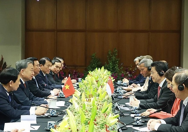 The talks between Vietnamese General Secretary To Lam and Singaporean Prime Minister Lawrence Wong, Singapore, March 12, 2025. Photo: VNA