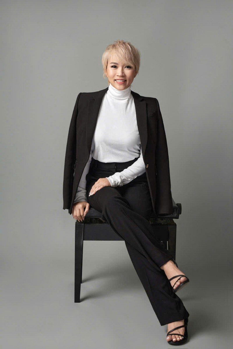 bà Jennifer Dang từng làm việc tại các tập đoàn đa quốc gia hàng đầu trong lĩnh vực tài chính và công nghệ bà Jennifer Dang từng làm việc tại các tập đoàn đa quốc gia hàng đầu trong lĩnh vực tài chính và công nghệ