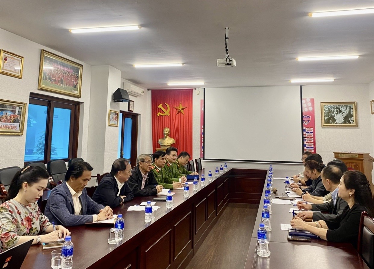 Hội hữu nghị Việt Nam - Thái Lan làm việc với Liên đoàn Bóng đá Việt Nam. (Ảnh: Anh Tuấn) Hội hữu nghị Việt Nam - Thái Lan làm việc với Liên đoàn Bóng đá Việt Nam. (Ảnh: Anh Tuấn)
