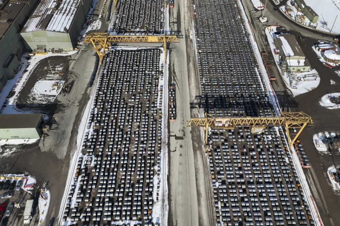 cơ sở sản xuất thép ArcelorMittal Dofasco ở Hamilton, Ontario. Canada là một trong những nguồn cung cấp nhôm và thép chính cho Hoa Kỳ cơ sở sản xuất thép ArcelorMittal Dofasco ở Hamilton, Ontario. Canada là một trong những nguồn cung cấp nhôm và thép chính cho Hoa Kỳ
