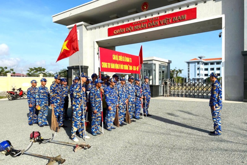 Vùng 5 Hải quân tổ chức “Ngày thứ 7 tình nguyện” Vùng 5 Hải quân tổ chức “Ngày thứ 7 tình nguyện”