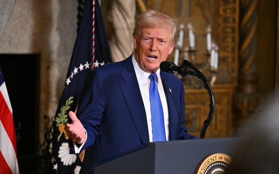 Donald Trump phát biểu trước báo giới vào thứ Ba tại khu nghỉ dưỡng Mar-a-Lago của ông ở Palm Beach, Florida. (Ảnh:AFP) Donald Trump phát biểu trước báo giới vào thứ Ba tại khu nghỉ dưỡng Mar-a-Lago của ông ở Palm Beach, Florida. (Ảnh:AFP)