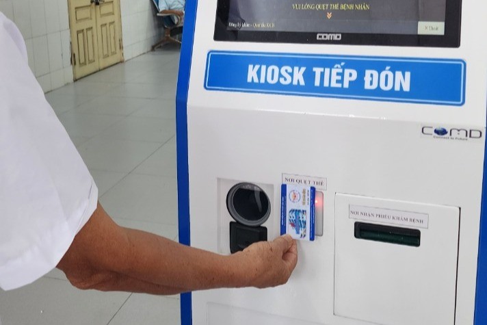 Giám đốc lang thang khắp các viện tìm cách "xóa sổ" cảnh xếp hàng, bệnh án giấy