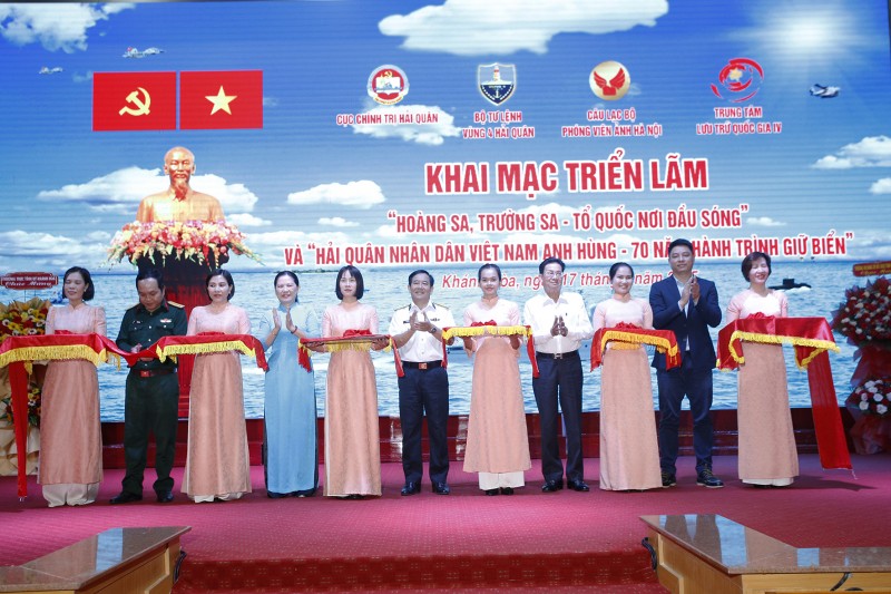 Vùng 4 Hải quân: Triển lãm “Hoàng Sa, Trường Sa - Tổ quốc nơi đầu sóng” Vùng 4 Hải quân: Triển lãm “Hoàng Sa, Trường Sa - Tổ quốc nơi đầu sóng”