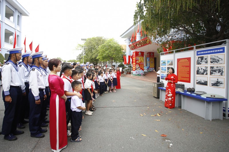 Vùng 4 Hải quân: Triển lãm “Hoàng Sa, Trường Sa - Tổ quốc nơi đầu sóng” Vùng 4 Hải quân: Triển lãm “Hoàng Sa, Trường Sa - Tổ quốc nơi đầu sóng”