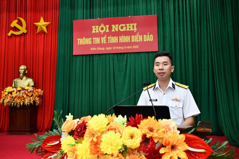 undefined Vùng 5 Hải quân thông tin về biển, đảo cho chiến sĩ mới nhập ngũ năm 2025
