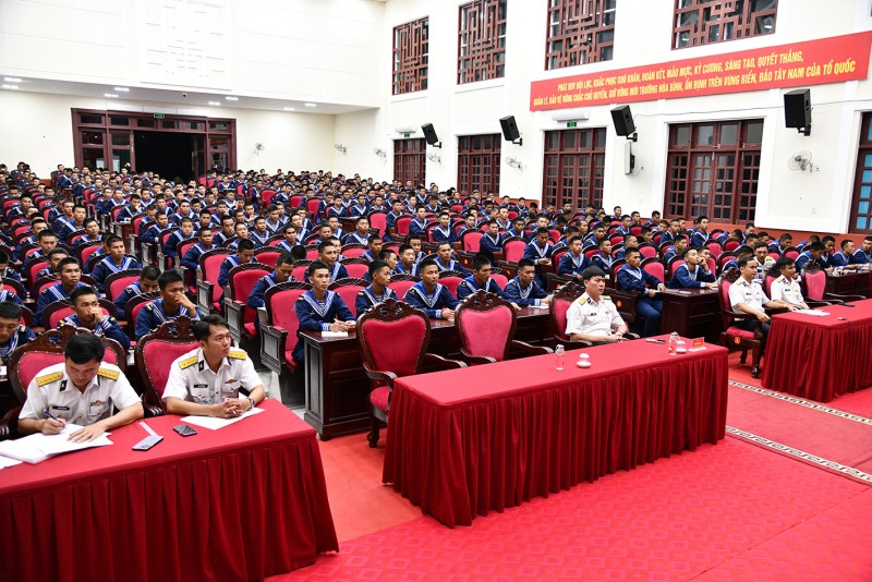 undefined Vùng 5 Hải quân thông tin về biển, đảo cho chiến sĩ mới nhập ngũ năm 2025