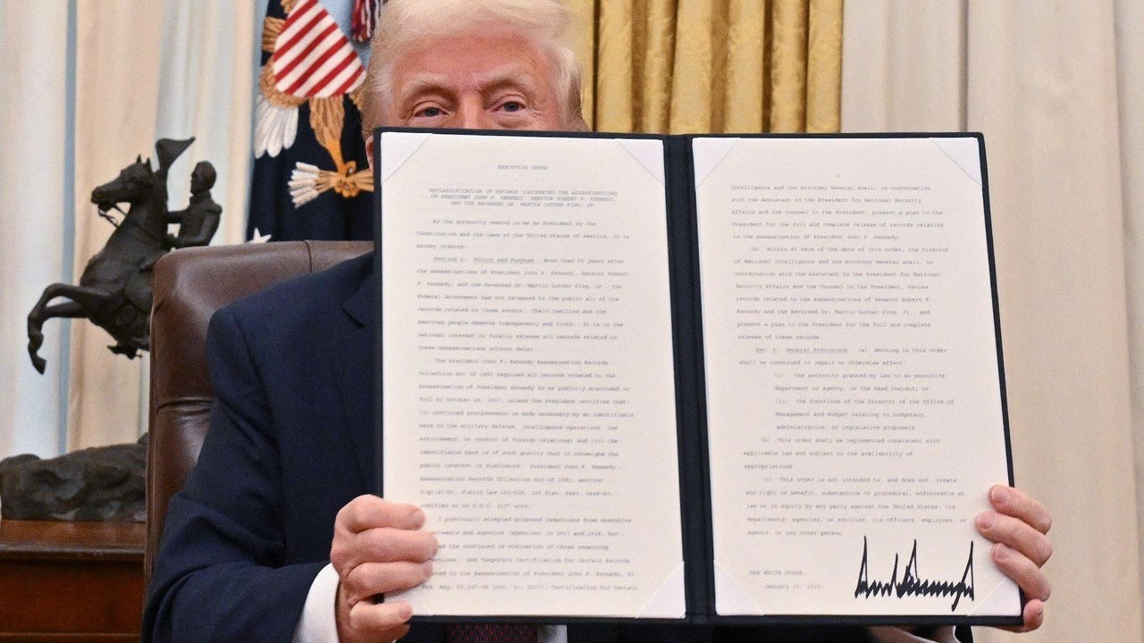 Tổng thống Mỹ Donald Trump ký sắc lệnh giải mật tài liệu chính phủ về các vụ ám sát Tổng thống John F. Kennedy, Thượng nghị sĩ Robert F. Kennedy và nhà vận động dân quyền Martin Luther King Jr.