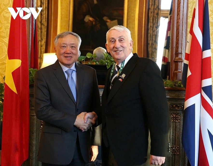 Vietnamese Deputy Prime Minister Nguyen Hoa Binh (L) and Speaker of the UK House of Commons Lindsay Hoyle, during their meeting in London on March 18. Vietnamese Deputy Prime Minister Nguyen Hoa Binh (L) and Speaker of the UK House of Commons Lindsay Hoyle, during their meeting in London on March 18.