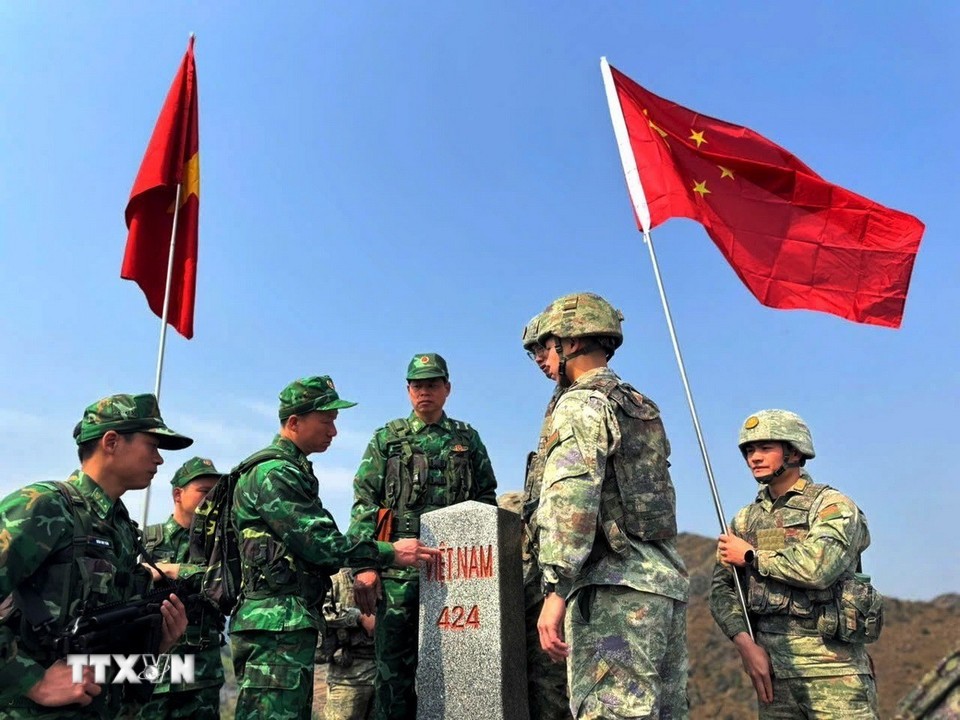 Bộ đội Biên phòng Việt Nam - Trung Quốc tuần tra song phương tuyến biên giới Bộ đội Biên phòng Việt Nam - Trung Quốc tuần tra song phương tuyến biên giới