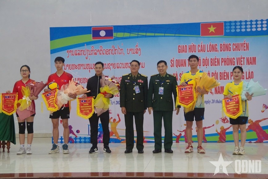 Sĩ quan trẻ góp phần xây dựng biên giới Việt - Lào hòa bình, hữu nghị, hợp tác, phát triển Sĩ quan trẻ góp phần xây dựng biên giới Việt - Lào hòa bình, hữu nghị, hợp tác, phát triển