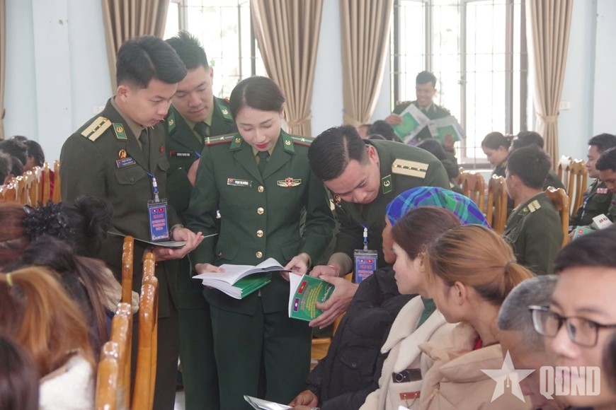 Sĩ quan trẻ góp phần xây dựng biên giới Việt - Lào hòa bình, hữu nghị, hợp tác, phát triển Sĩ quan trẻ góp phần xây dựng biên giới Việt - Lào hòa bình, hữu nghị, hợp tác, phát triển