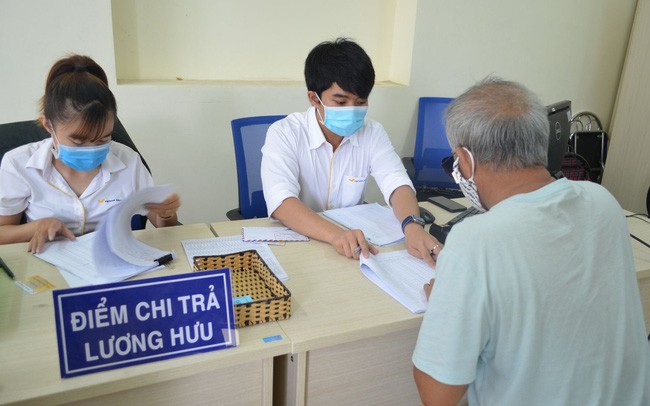 Nghỉ hưu trước tuổi: Tính tiền lương hưu 2025 như thế nào?