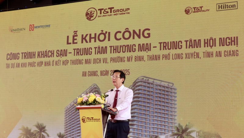 Ông Lê Văn Phước, Phó Chủ tịch Thường trực UBND tỉnh An Giang phát biểu tại buổi lễ Ông Lê Văn Phước, Phó Chủ tịch Thường trực UBND tỉnh An Giang phát biểu tại buổi lễ