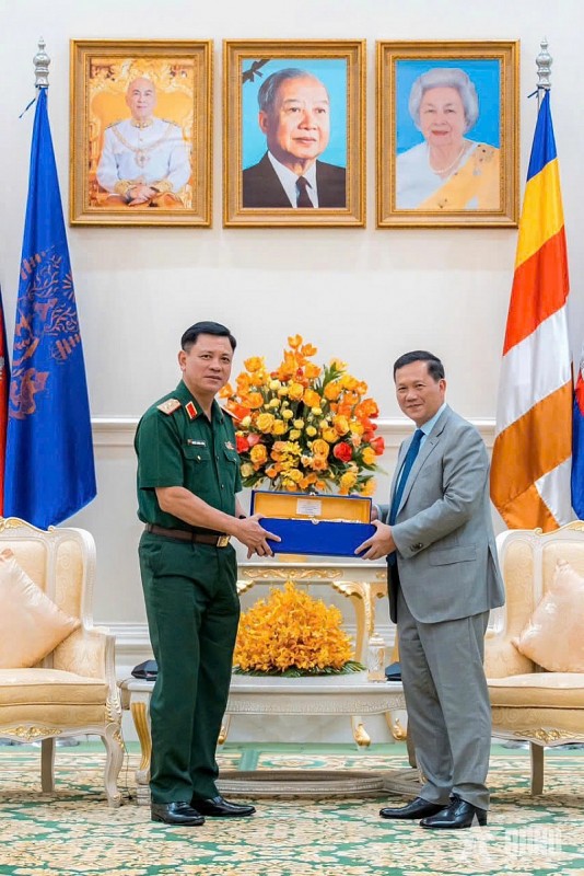 Các đoàn công tác Việt Nam thăm, chúc tết, tặng quà tại Campuchia Các đoàn công tác Việt Nam thăm, chúc tết, tặng quà tại Campuchia