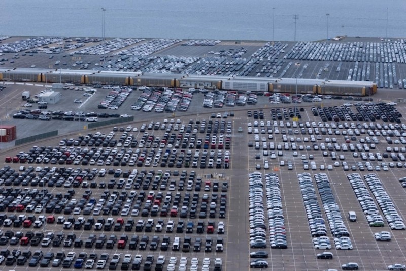 Xe hơi đỗ tại cảng ở San Diego, California (Mỹ) ngày 26/3. Ảnh: Reuters Xe hơi đỗ tại cảng ở San Diego, California (Mỹ) ngày 26/3. Ảnh: Reuters