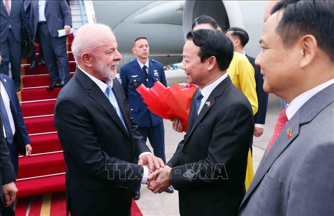 Tổng thống Brazil Luiz Inácio Lula da Silva đến Hà Nội, bắt đầu thăm cấp Nhà nước tới Việt Nam Tổng thống Brazil Luiz Inácio Lula da Silva đến Hà Nội, bắt đầu thăm cấp Nhà nước tới Việt Nam