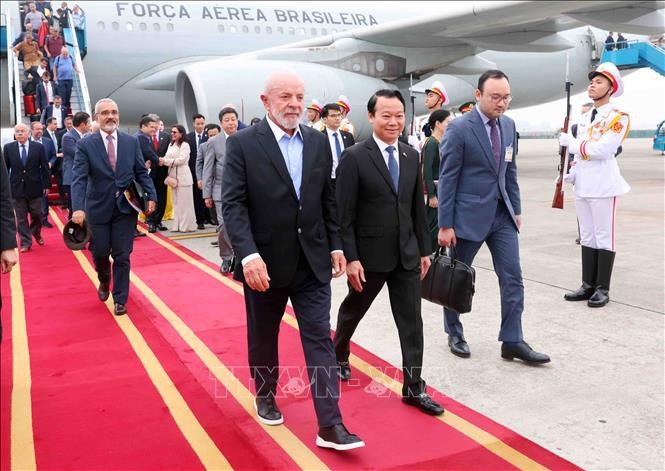Tổng thống Brazil Luiz Inácio Lula da Silva đến Hà Nội, bắt đầu thăm cấp Nhà nước tới Việt Nam Tổng thống Brazil Luiz Inácio Lula da Silva đến Hà Nội, bắt đầu thăm cấp Nhà nước tới Việt Nam