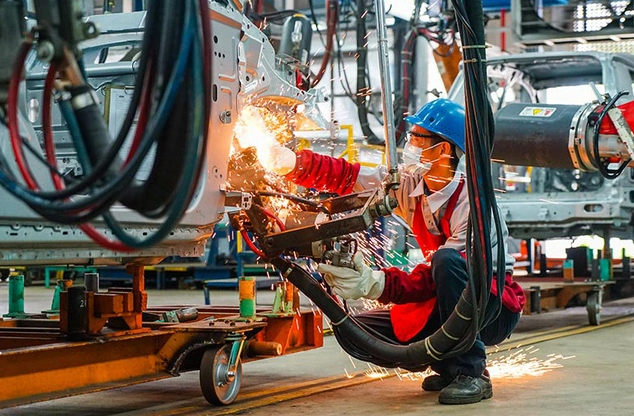 Các chuyên gia tin tưởng Việt Nam sẽ đạt được mục tiêu tăng trưởng kinh tế 8% trở lên. (Ảnh minh họa: Báo Đầu tư) Các chuyên gia tin tưởng Việt Nam sẽ đạt được mục tiêu tăng trưởng kinh tế 8% trở lên. (Ảnh minh họa: Báo Đầu tư)