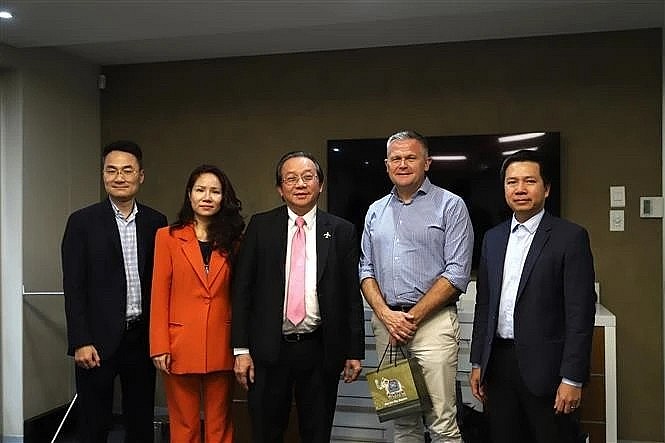 A delegation from Vietnam's Ministry of Industry and Trade meets with representatives of Airlink, South Africa. (Photo: VNA) A delegation from Vietnam's Ministry of Industry and Trade meets with representatives of Airlink, South Africa. (Photo: VNA)