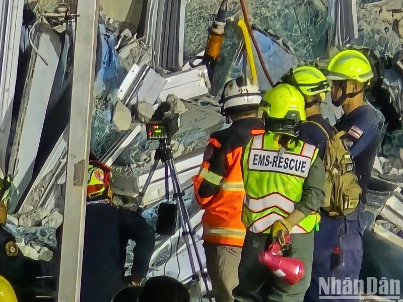 Bangkok đêm không ngủ tìm kiếm người mất tích trong động đất