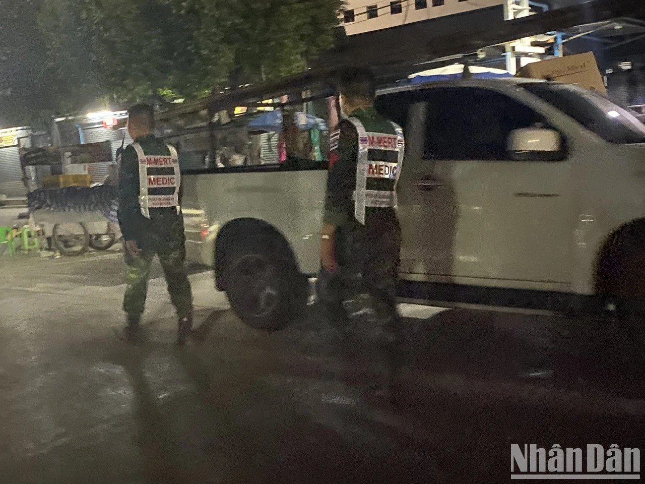 Bangkok đêm không ngủ tìm kiếm người mất tích trong động đất