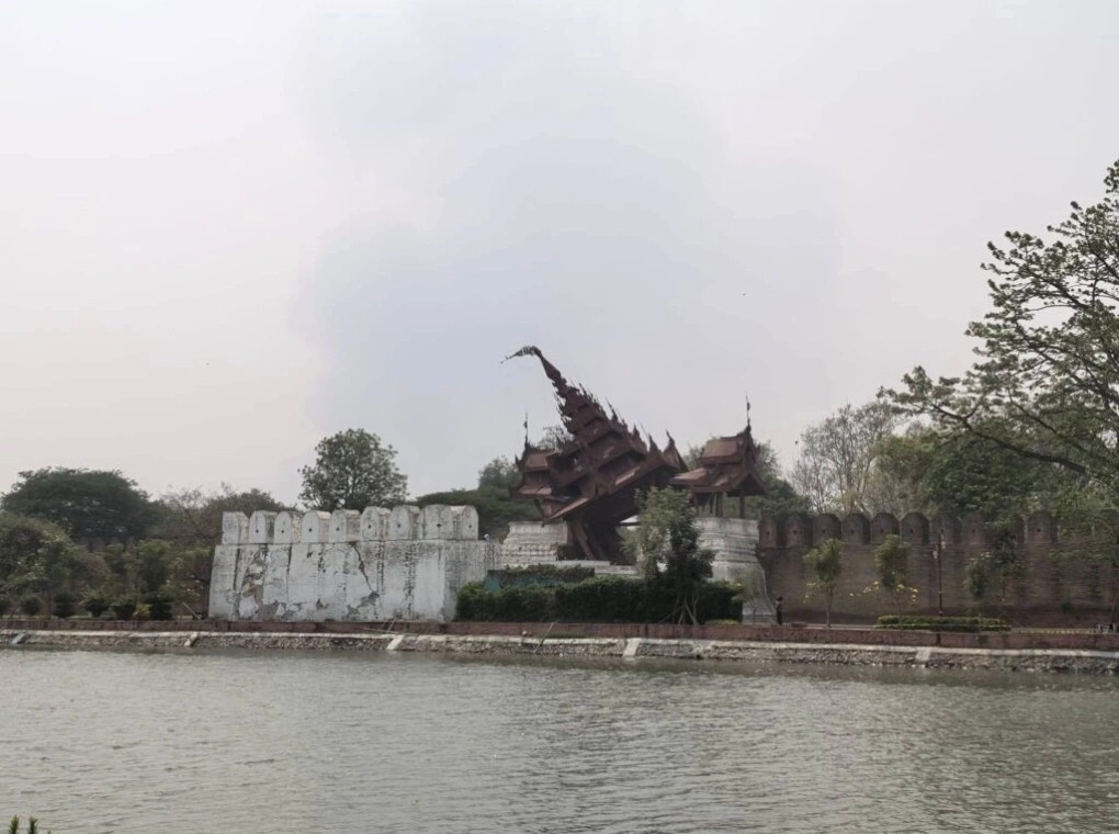 Một phần Cung điện Mandalay bị thiệt hại trong động đất. Ảnh: Myanmar Now Một phần Cung điện Mandalay bị thiệt hại trong động đất. Ảnh: Myanmar Now