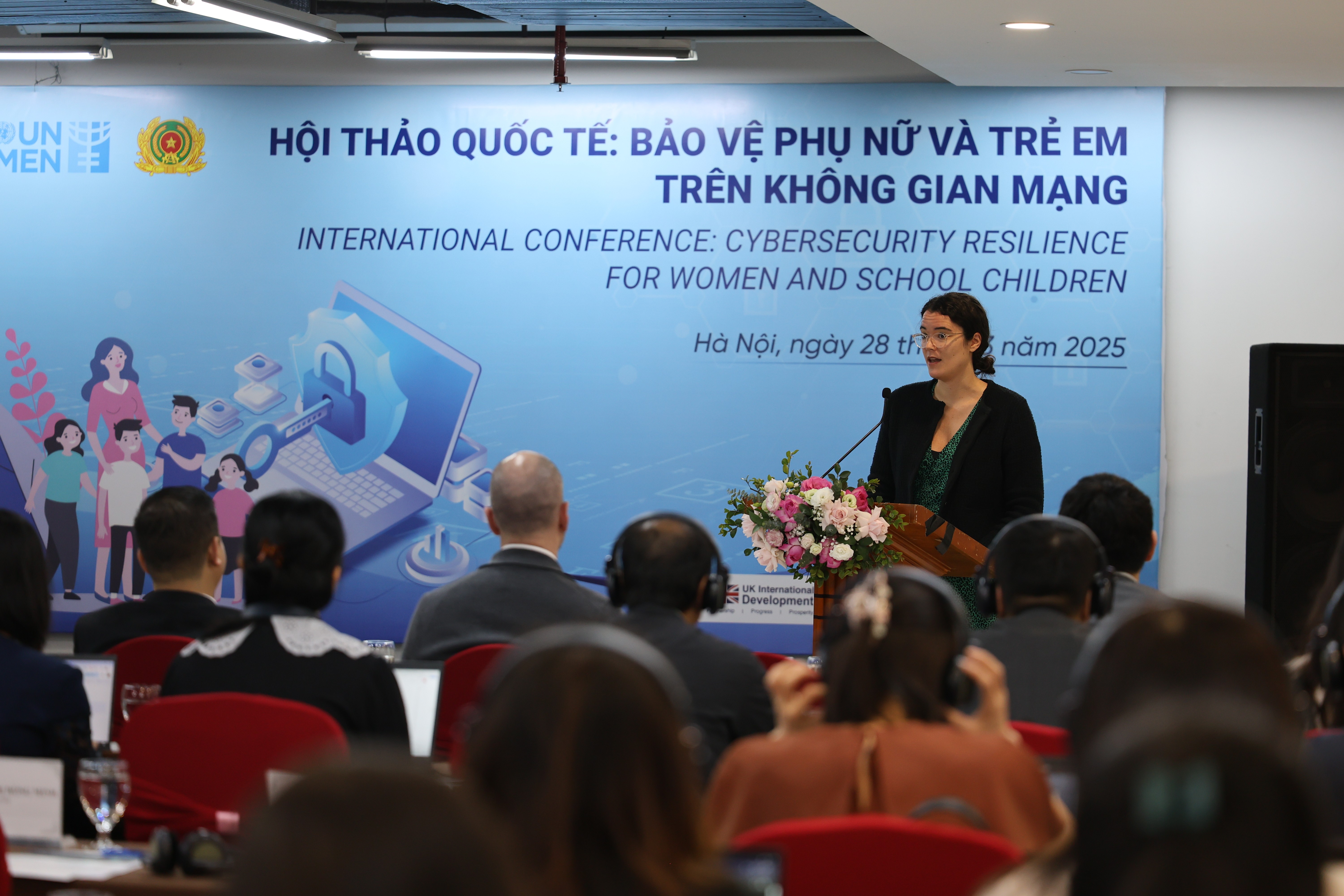 Bình đẳng giới trong kỷ nguyên số: Bảo vệ phụ nữ và trẻ em trên không gian mạng Tạo không gian mạng an toàn cho phụ nữ, trẻ em thông qua giáo dục