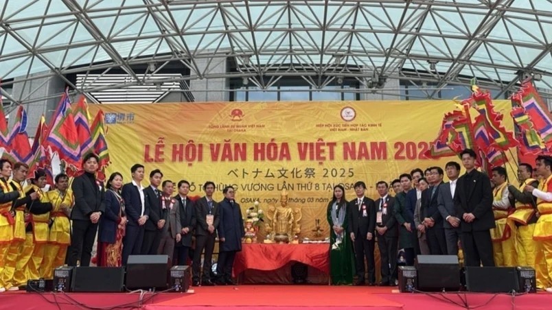 Tái hiện lễ Giỗ Tổ và xếp hình bản đồ Việt Nam tại Osaka