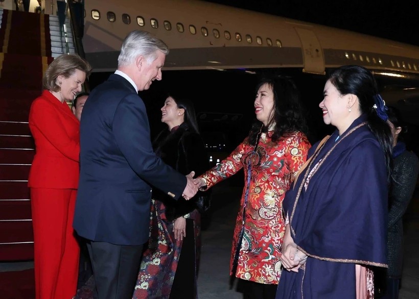 Nhà Vua và Hoàng hậu Bỉ đến Hà Nội, bắt đầu thăm cấp Nhà nước tới Việt Nam Nhà Vua và Hoàng hậu Bỉ đến Hà Nội, bắt đầu thăm cấp Nhà nước tới Việt Nam