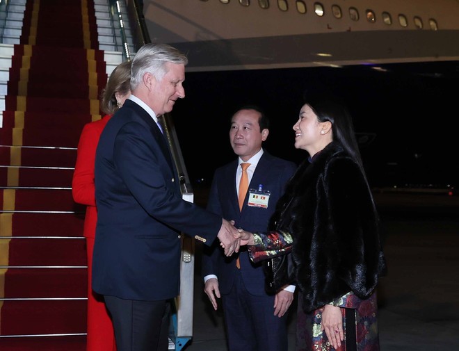 Nhà Vua và Hoàng hậu Bỉ đến Hà Nội, bắt đầu thăm cấp Nhà nước tới Việt Nam Nhà Vua và Hoàng hậu Bỉ đến Hà Nội, bắt đầu thăm cấp Nhà nước tới Việt Nam