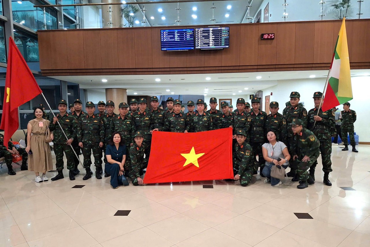 Vietnam's Ministry of National Defense search and rescue team arrives in Myanmar. Photo: Viettel