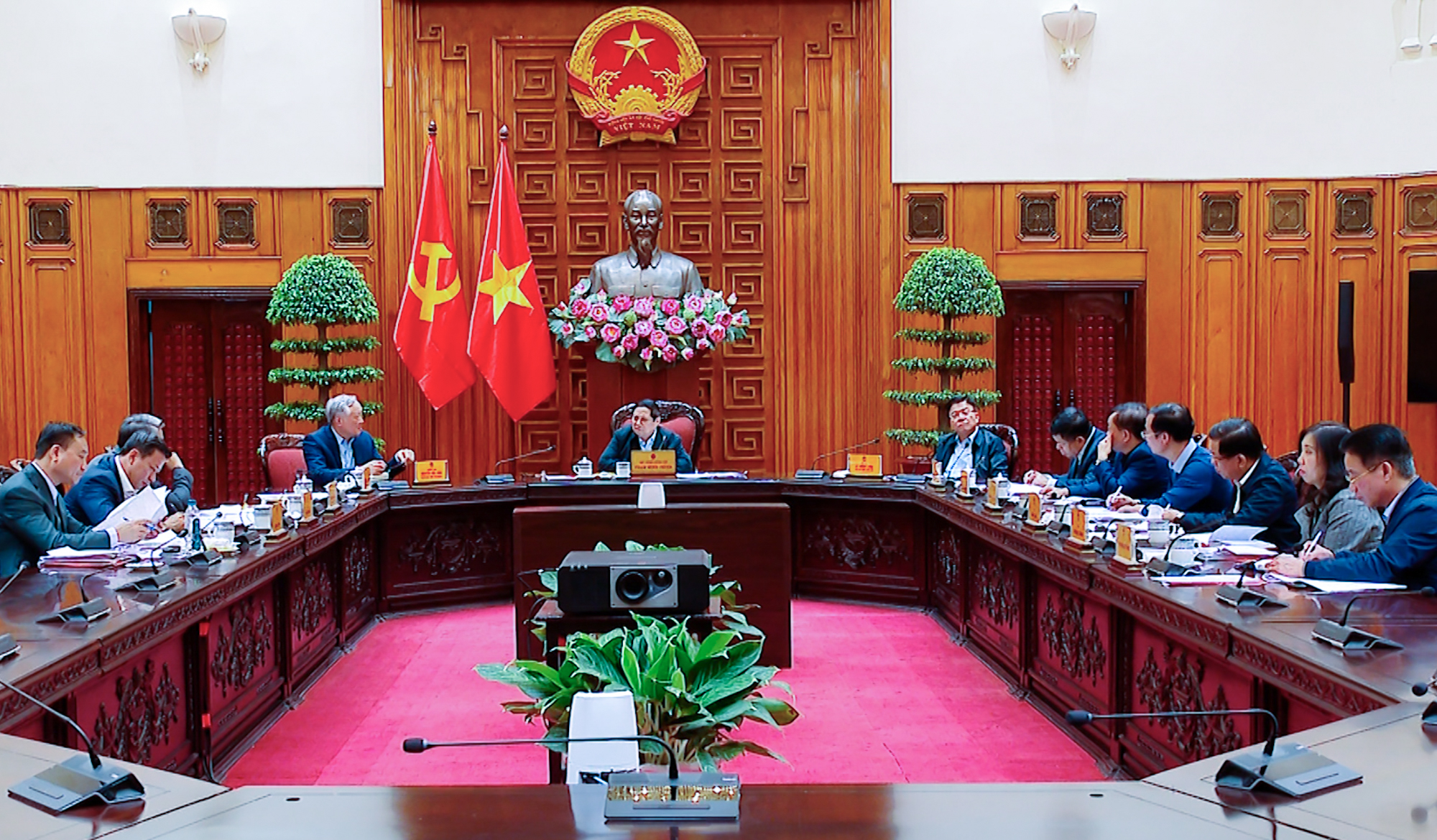 Thủ tướng chủ trì cuộc họp về chính sách ưu đãi thị thực và quay trở lại quốc tịch Việt Nam- Ảnh 2.