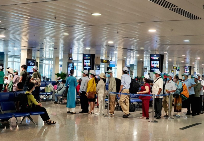 Vé máy bay cao điểm dịp lễ 30/4 - 1/5: Những thông tin cần biết và cách săn vé hợp lý Vé máy bay cao điểm dịp lễ 30/4 - 1/5: Những thông tin cần biết và cách săn vé hợp lý