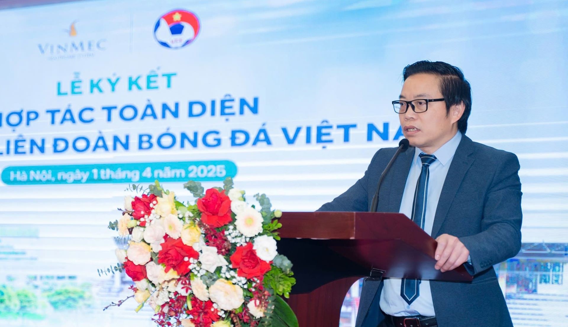 GS.TS.BS Trần Trung Dũng, Giám đốc Trung tâm Chấn thương chỉnh hình và Y học thể thao, Bệnh viện Đa khoa Quốc tế Vinmec Times City phát biểu tại sự kiện. GS.TS.BS Trần Trung Dũng, Giám đốc Trung tâm Chấn thương chỉnh hình và Y học thể thao, Bệnh viện Đa khoa Quốc tế Vinmec Times City phát biểu tại sự kiện.
