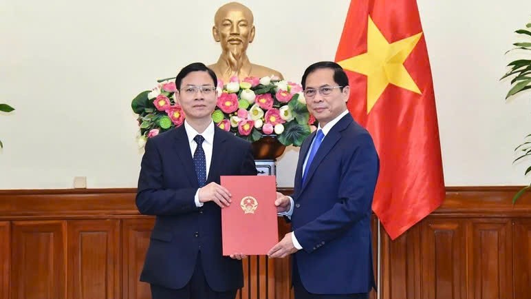 Thay đổi nhân sự Chủ nhiệm Ủy ban Công tác về các tổ chức phi chính phủ nước ngoài