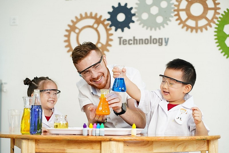 Vinschool: Bệ phóng vững chắc cho học sinh vào đại học top đầu trong nước và quốc tế Vinschool: Bệ phóng vững chắc cho học sinh vào đại học top đầu trong nước và quốc tế