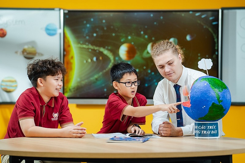 Vinschool: Bệ phóng vững chắc cho học sinh vào đại học top đầu trong nước và quốc tế Vinschool: Bệ phóng vững chắc cho học sinh vào đại học top đầu trong nước và quốc tế